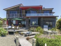 Tourist Rental Absolute Beach Front B&B from Bay View, Napier, Hawke's Bay