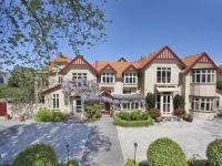 Tourist Rental Eliza's Manor Boutique Hotel from Christchurch, Canterbury