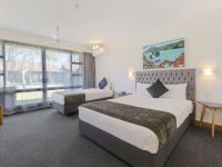 Tourist Rental Quality Hotel Lincoln Green from Henderson, Waitakere, Auckland