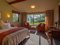 Tourist Rental Wilderness Lodge Lake Moeraki from Haast, Westland, West Coast